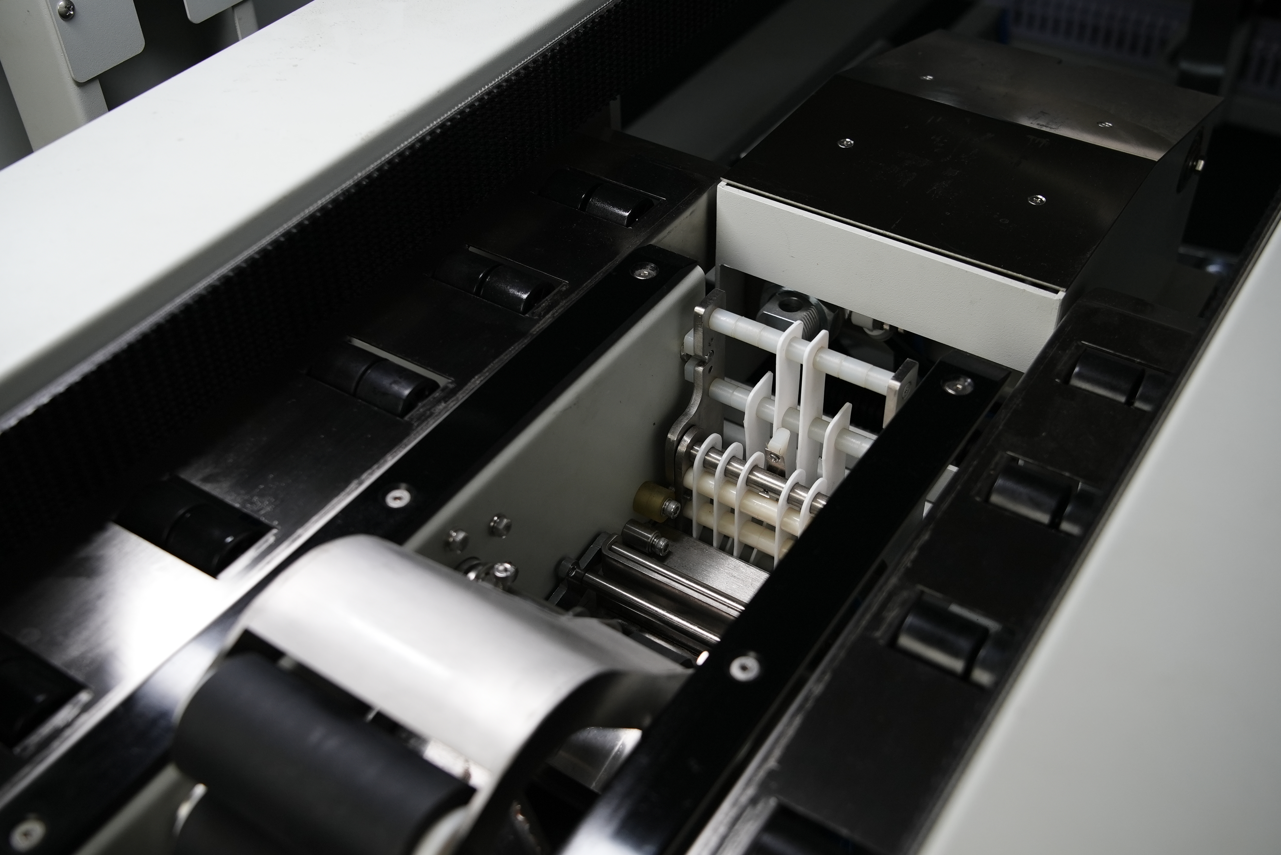 آلة تركيب علب الكرتون الأوتوماتيكية من Hulian مع ختم قاع ورق الكرافت المنشط بالماء HCE-544W-L 